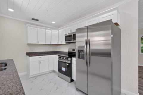 426 N 19th Street, Fort Pierce FL - photo 13 of 40