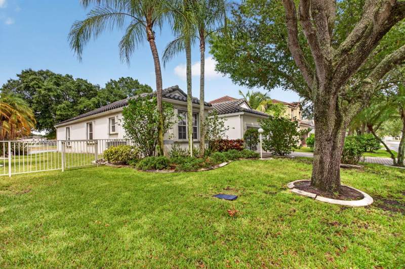 3 bedroom Single Family Residence at 6621 NW 78th Drive, Mayfair At Parkland, Parkland — photo 2