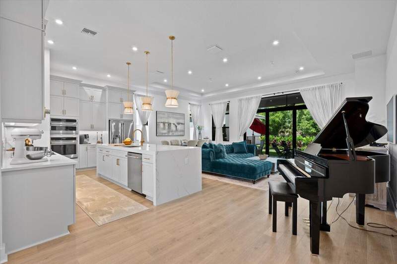 3 bedroom Single Family Residence at 6870 SE Haven Lane, Cove Royale , Stuart — photo 3