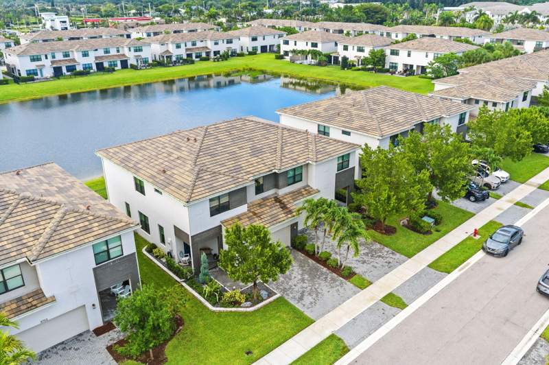 4 bedroom Townhouse at 8697 Corvus, Polo Legacy Mxpd, Lake Worth — photo 2