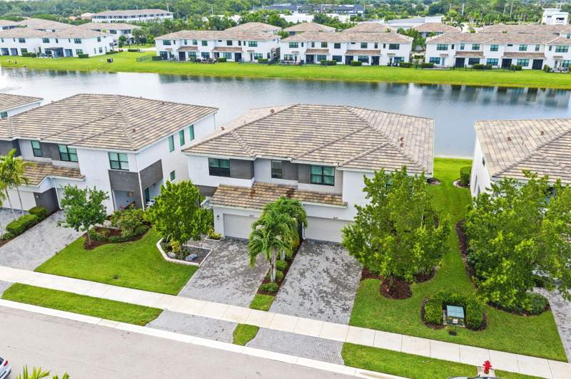 4 bedroom Townhouse at 8697 Corvus, Polo Legacy Mxpd, Lake Worth — photo 4