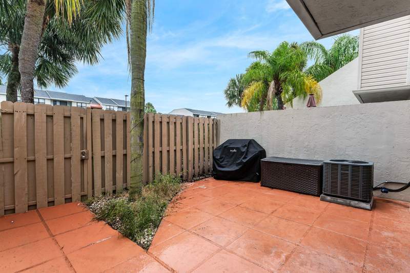 2 bedroom Condominium at 612 Executive Center Drive #107, Lake Place Condo, West Palm Beach — photo 3