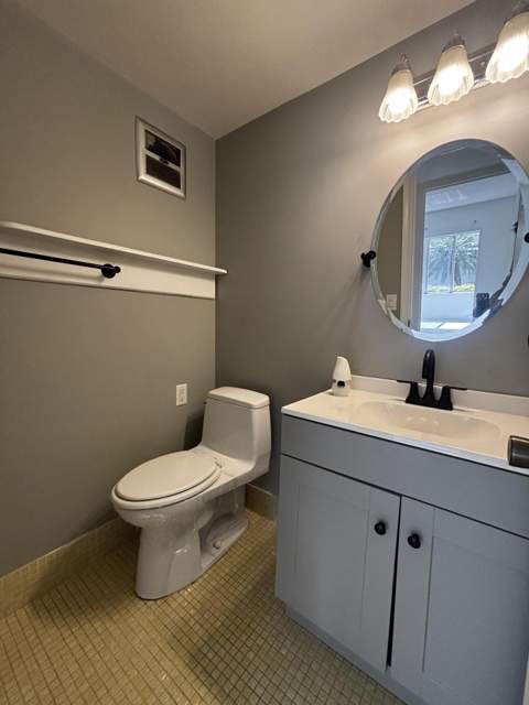 204 Salisbury I #204, West Palm Beach FL - photo 9 of 24