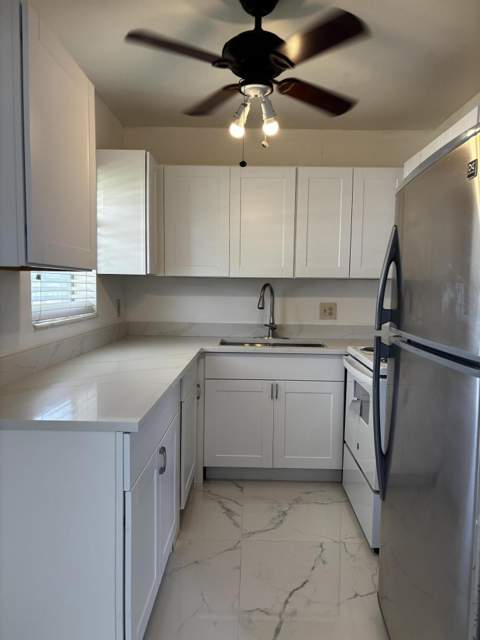 204 Salisbury I #204, West Palm Beach FL - photo 11 of 24