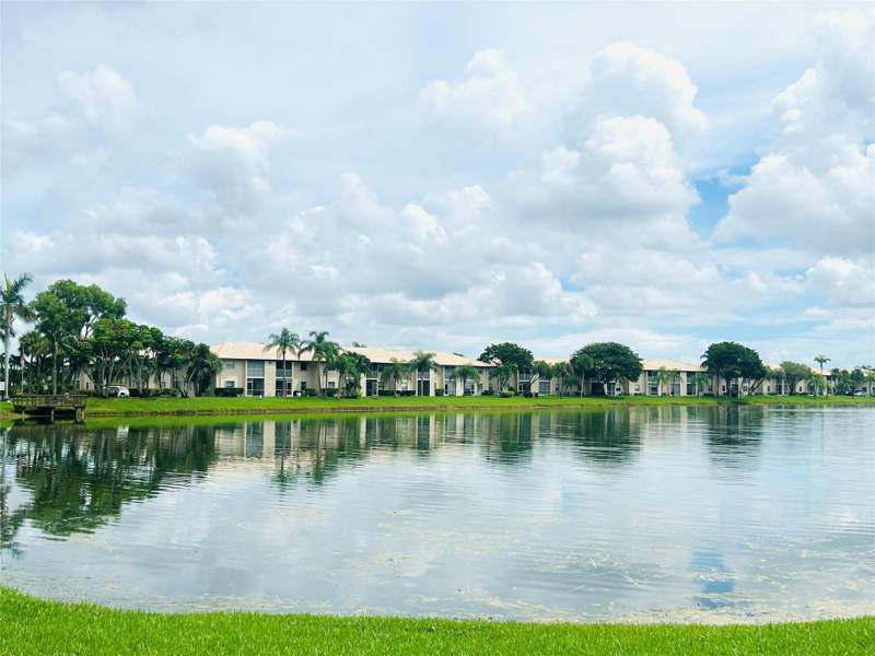 2 bedroom Condominium at 5550 Lakeside Drive #203, Viewpointe , Margate — photo 2