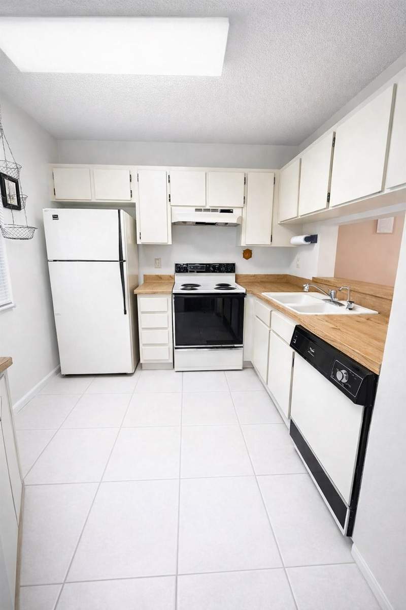2 bedroom Condominium at 5550 Lakeside Drive #203, Viewpointe , Margate — photo 5