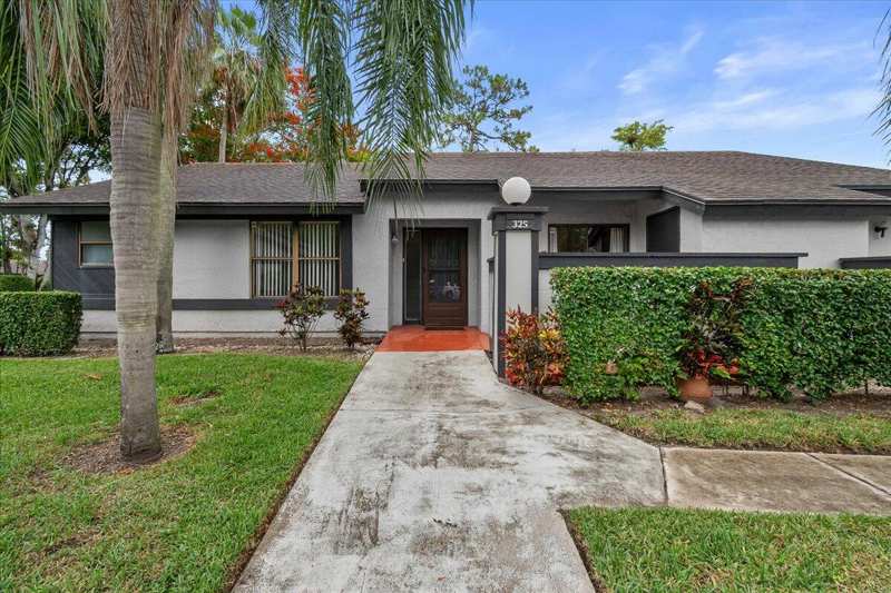 3 bedroom Villa at 325 Pennington Court, Strathmore Gate West Unit 2, Royal Palm Beach — photo 1