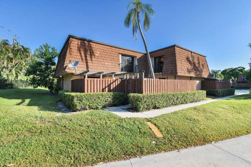 2 bedroom Townhouse at 2406 24th Lane, Sherwood Lakes, Greenacres — photo 1