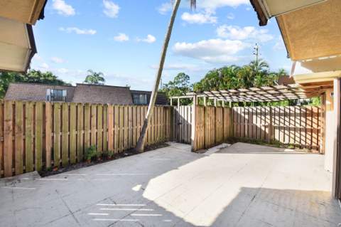 2406 24th Lane, Greenacres FL - photo 7 of 39