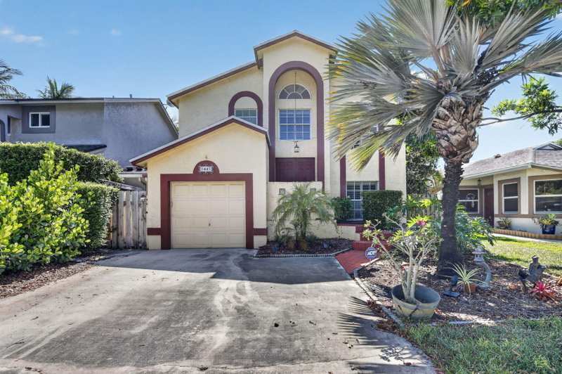 2 bedroom Single Family Residence at 1447 SW 6th Avenue, Sandy Ashley Plat, Fort Lauderdale — photo 1