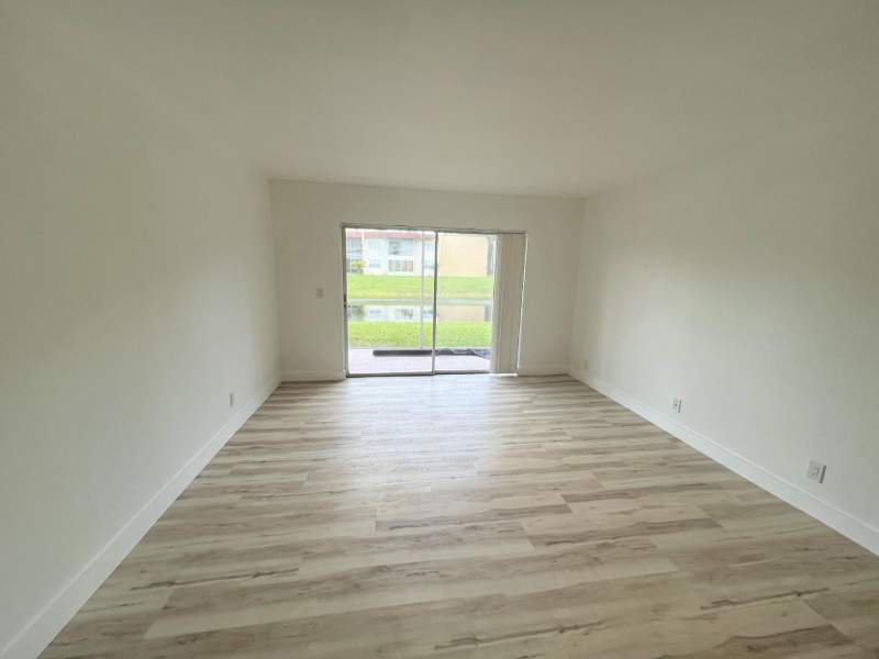 2 bedroom Condominium at 463 Lake Frances Drive #463, Golden Lakes Village Condo 1 Thru 13-A, West Palm Beach — photo 4