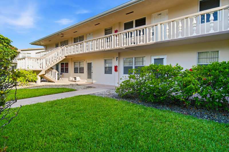 2 bedroom Condominium at 142 Norwich F, Norwich Condo, West Palm Beach — photo 1