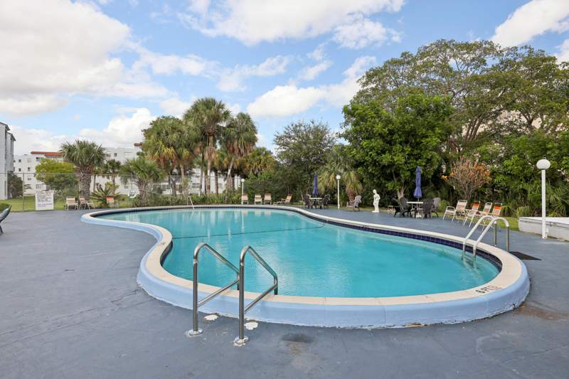 1 bedroom Condominium at 2860 Somerset Drive #412k, Somerset At Lauderdale Lakes, Lauderdale Lakes — photo 2