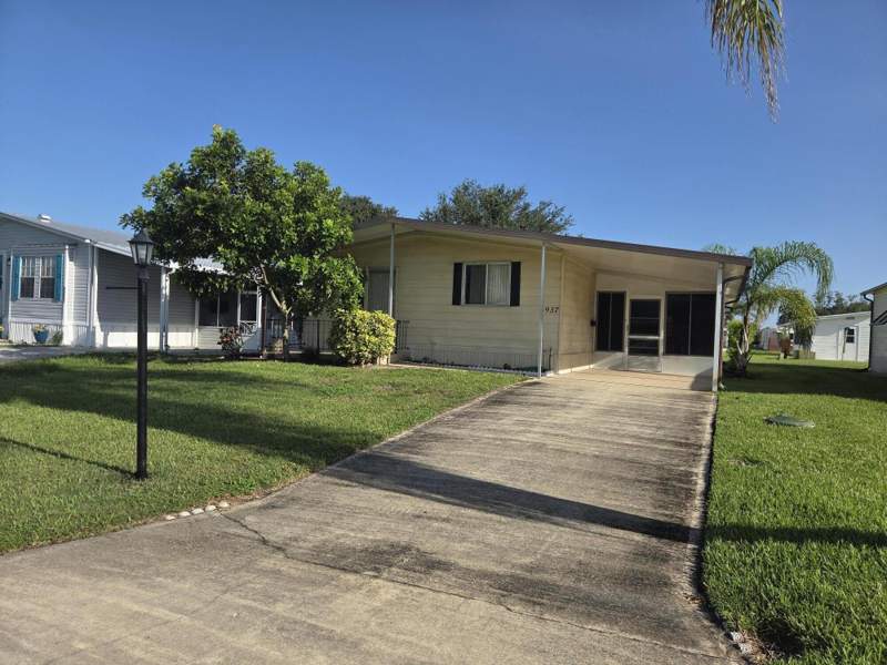 2 bedroom Manufactured Home at 6937 SE Delegate Street, Cambridge At Heritage Ridge, Hobe Sound — photo 2