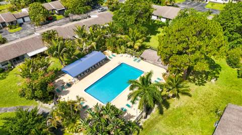 10 Seneca Court, Royal Palm Beach FL - photo 9 of 33