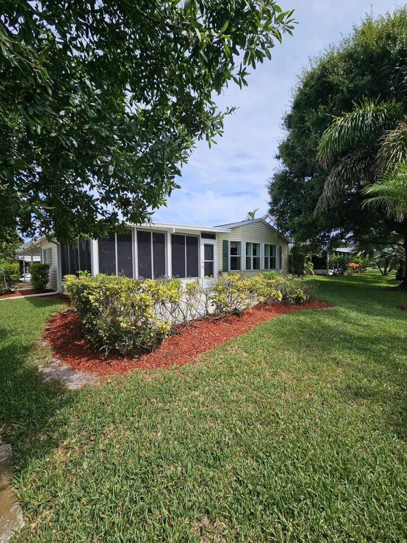2 bedroom Manufactured Home at 3229 Scarlet Tanager Court, Eagle'S Retreat At Savanna Club Phase 2, Port St. Lucie — photo 3