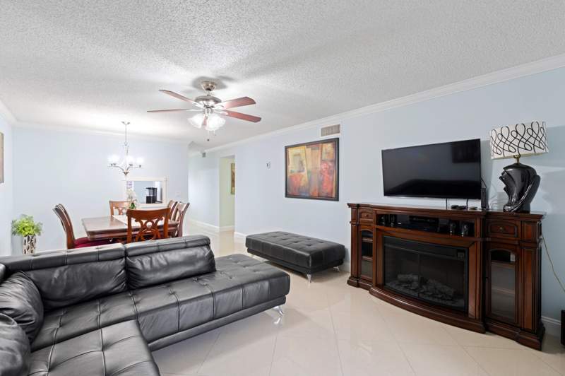 2 bedroom Condominium at 300 NE 26th Avenue #1030, Village Royale Greenhill Condo, Boynton Beach — photo 5