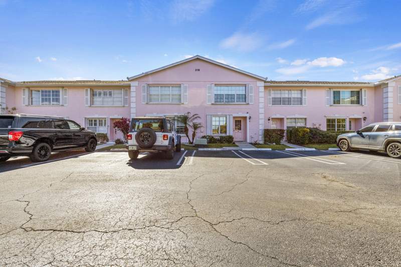 3 bedroom Townhouse at 218 Foxtail Drive #B, CHARTER CLUB OF PALM BEACH, Greenacres — photo 1