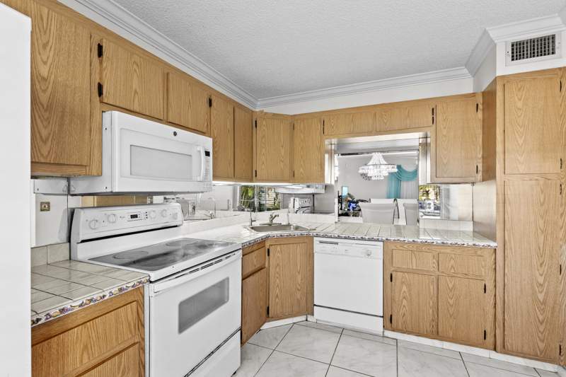 3 bedroom Townhouse at 218 Foxtail Drive #B, CHARTER CLUB OF PALM BEACH, Greenacres — photo 3