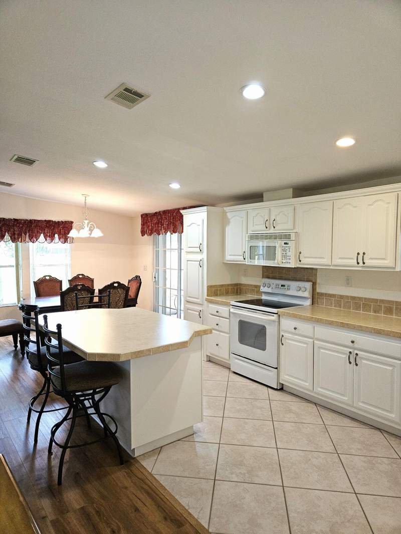 2 bedroom Manufactured Home at 3229 Scarlet Tanager Court, Eagle'S Retreat At Savanna Club Phase 2, Port St. Lucie — photo 5