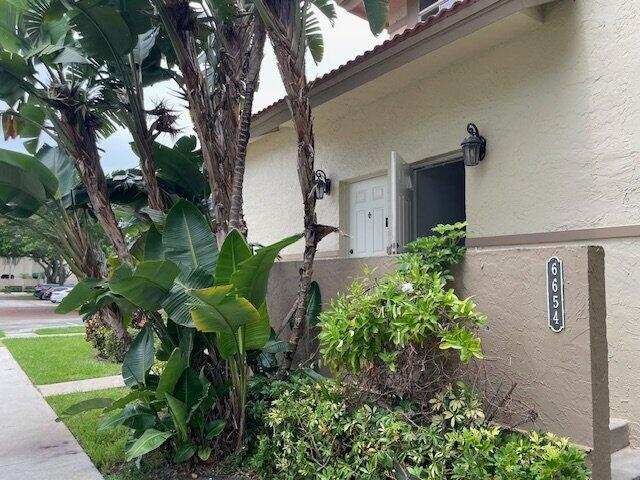 3 bedroom Townhouse at 6654 Via Regina, Plum At Boca Pointe Condos One Thru 15 Filed In Or, Boca Raton — photo 1