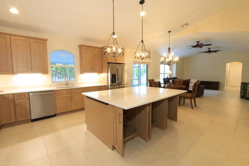 4 bedroom Single Family Residence at 2879 SE Peru Street, Southbend Port St Lucie Section 39, Port St. Lucie — photo 4