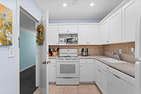 400 S Cypress Road #404, Pompano Beach FL - photo 13 of 40