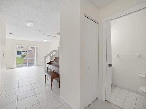8596 Jade Drive, Tamarac FL - photo 6 of 30