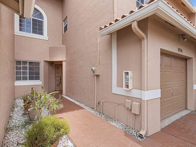 3 bedroom Townhouse at 8596 Jade Drive, Shangri-La, Tamarac — photo 2
