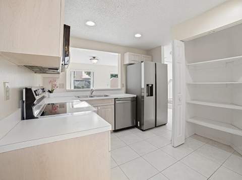 8596 Jade Drive, Tamarac FL - photo 9 of 30