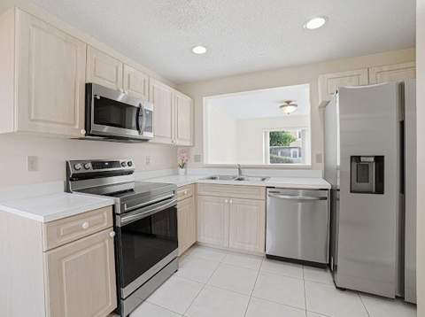 8596 Jade Drive, Tamarac FL - photo 7 of 30