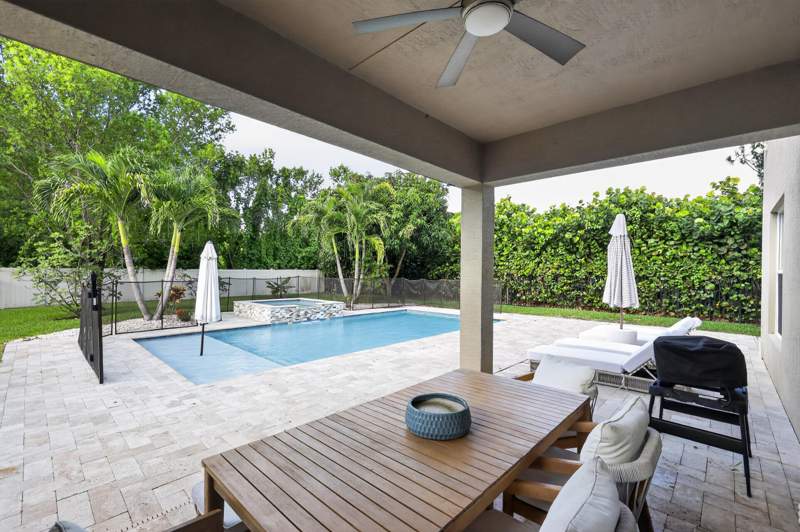 5 bedroom Single Family Residence at 7050 Limestone Cay Road, Limestone Cay, Limestone Creek — photo 3
