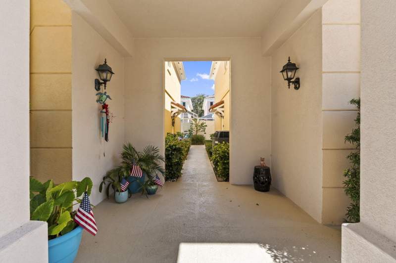 3 bedroom Townhouse at 48 Live Oak Circle, Tequesta Oaks, Jupiter — photo 5