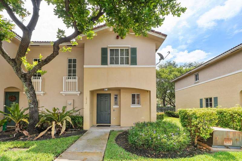 2 bedroom Townhouse at 1912 SW 60th Avenue, San Remo, North Lauderdale — photo 2