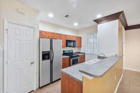 1912 SW 60th Avenue, North Lauderdale FL - photo 10 of 27