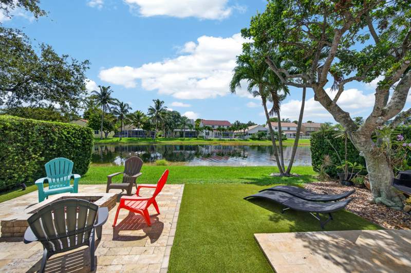 3 bedroom Single Family Residence at 229 E Bayridge Drive, The Lakes, Weston — photo 2