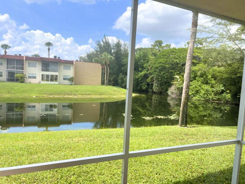 2 bedroom Condominium at 463 Lake Frances Drive #463, Golden Lakes Village Condo 1 Thru 13-A, West Palm Beach — photo 2