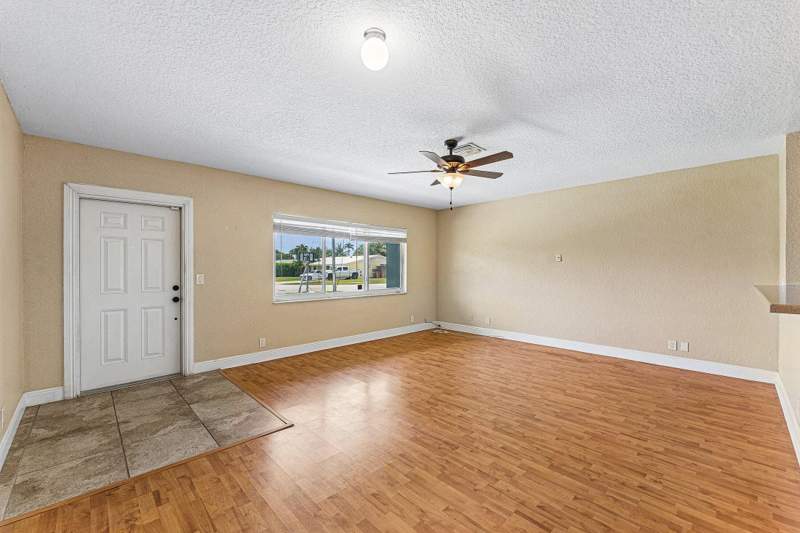 2 bedroom Single Family Residence at 301 SE 3rd Street, Bonita Park, Deerfield Beach — photo 4