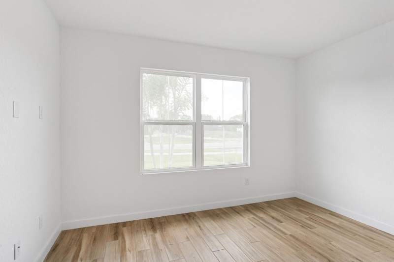 4 bedroom Single Family Residence at 1726 SW Dreyfuss Boulevard, Port St Lucie Section 7, Port St. Lucie — photo 5