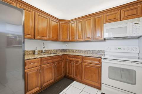 2606 Garden Drive #305, Lake Worth FL - photo 16 of 24