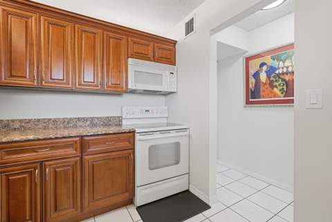 2606 Garden Drive #305, Lake Worth FL - photo 17 of 24