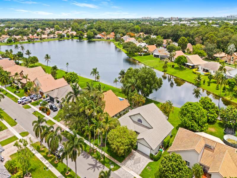 3 bedroom Single Family Residence at 1750 W Oak Knoll Circle, Pine Lake Ridge Replat, Davie — photo 2