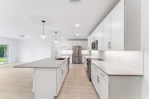 1611 SE Minorca Avenue, Port St. Lucie FL - photo 10 of 33