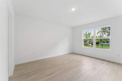 1611 SE Minorca Avenue, Port St. Lucie FL - photo 18 of 33