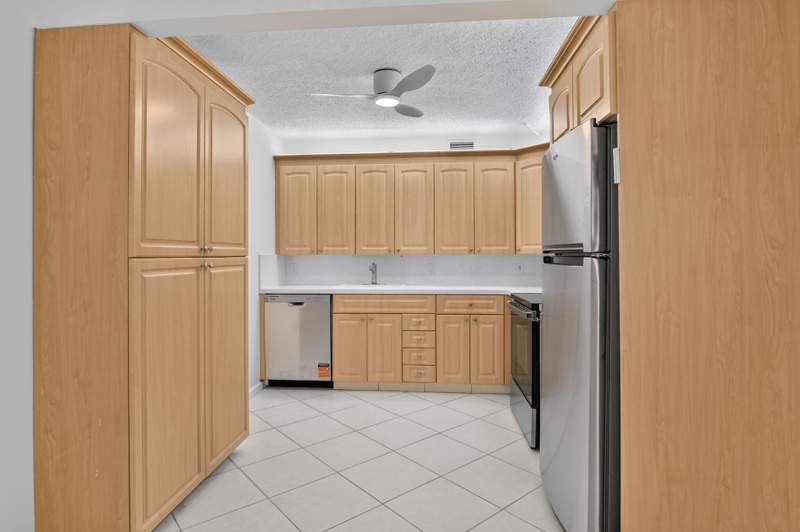 2 bedroom Condominium at 3057 Yarmouth C, Century Village, Boca Raton — photo 3