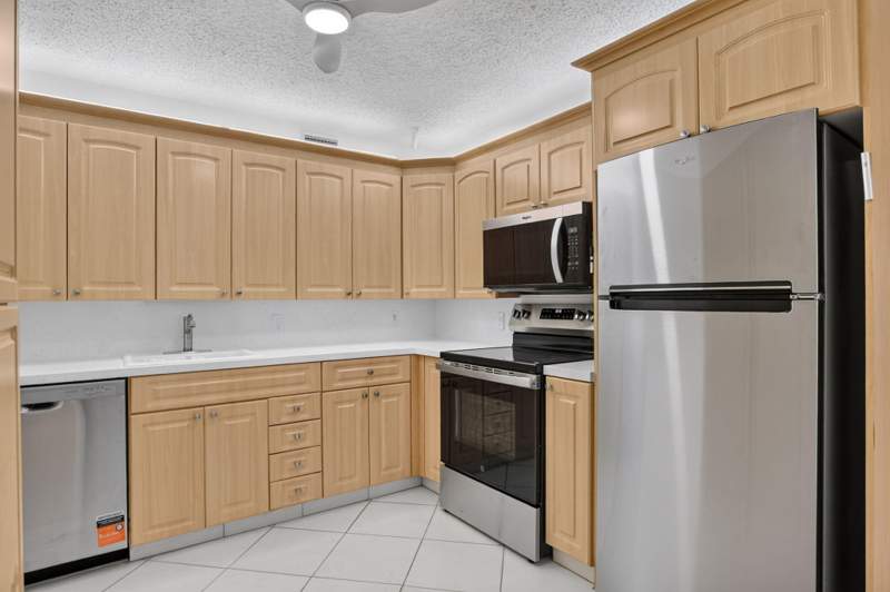 2 bedroom Condominium at 3057 Yarmouth C, Century Village, Boca Raton — photo 5
