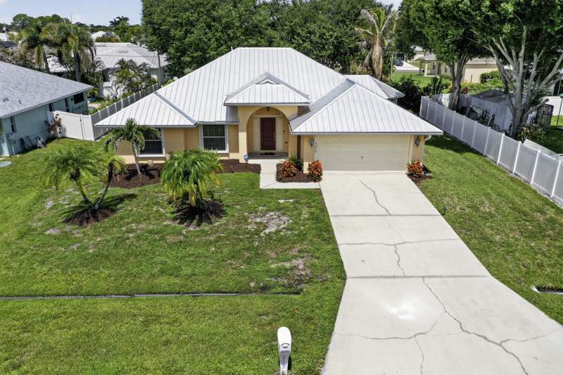 4 bedroom Single Family Residence at 3408 SW Funtuna Street, Port St Lucie Section 7, Port St. Lucie — photo 2