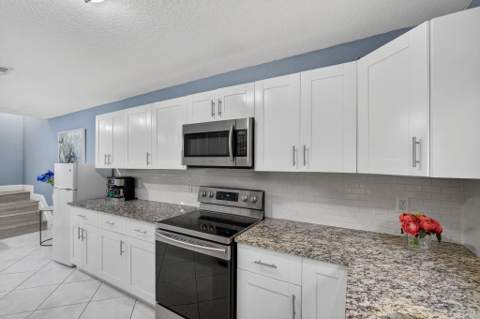 2399 Lena Lane, West Palm Beach FL - photo 14 of 53