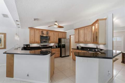 2719 Oak Tree Lane, Oakland Park FL - photo 6 of 57