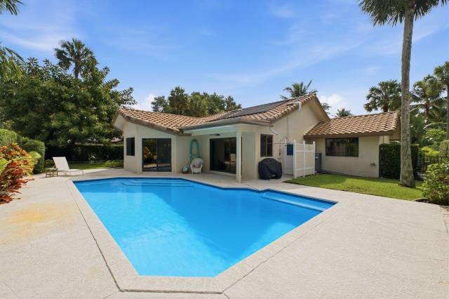 2719 Oak Tree Lane